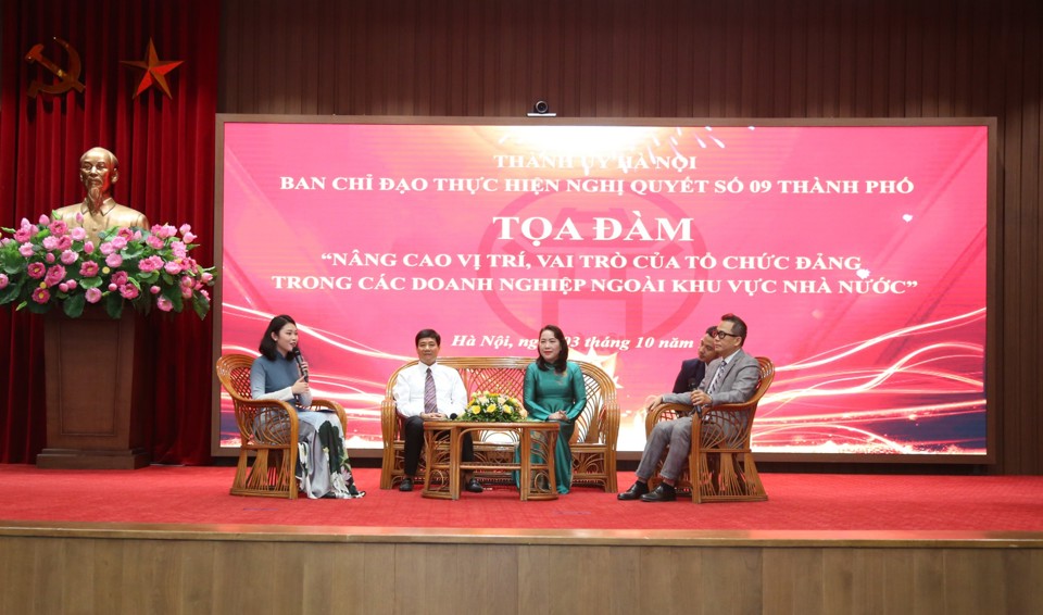 Các đại biểu tham gia tại buổi toạ đàm.