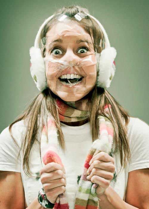 Hài hước những khuôn mặt biến dạng vì băng dính 1