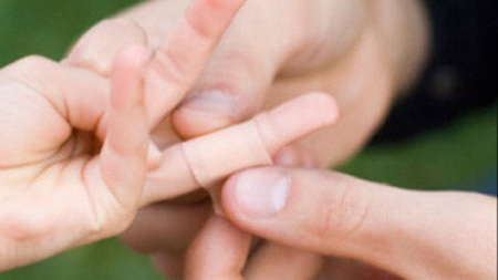 Co-nen-bang-vet-thuong-khi-tre-bi-thuong-nhe