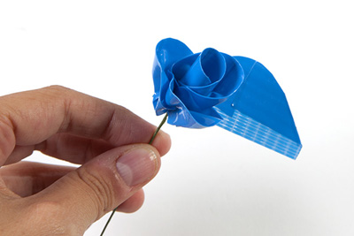 cắt băng dính gấp thành hoa