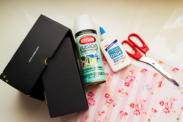 giá đựng đồ đơn giản từ băng dính