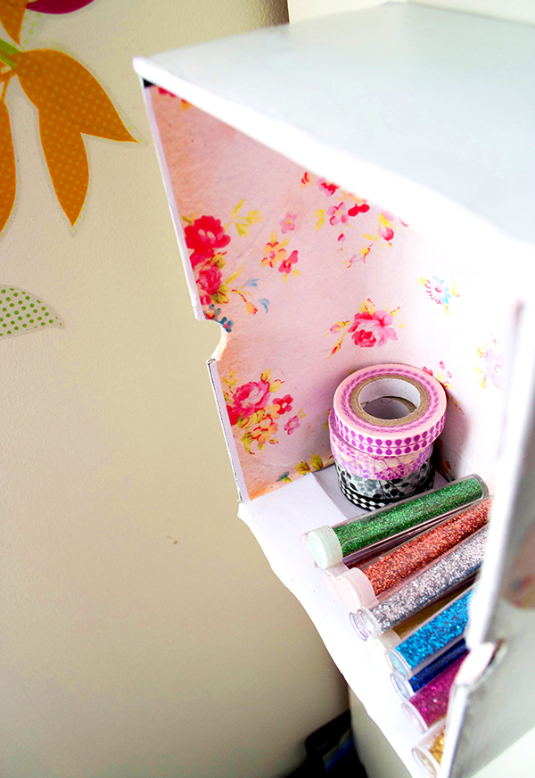 giá đựng dễ thương từ băng dính