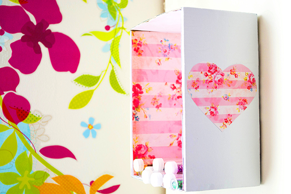 giá đựng dễ thương từ băng dính