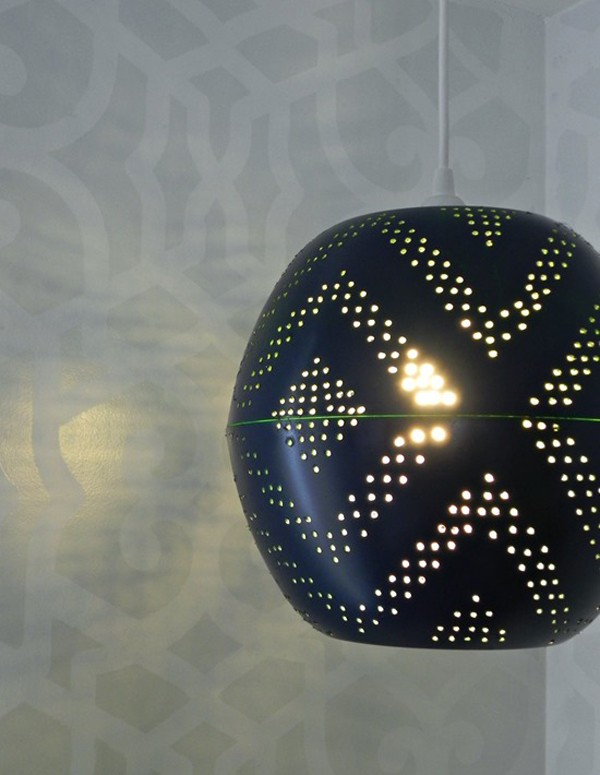 sáng tạo đèn ngủ từ băng dính và bát nhựa