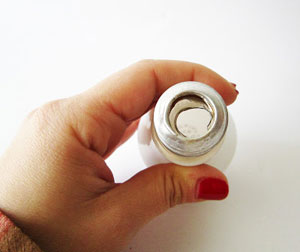 tận dụng bóng đèn làm lọ hoa trang trí