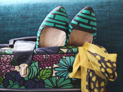 Làm mới đôi giày cũ từ băng dính