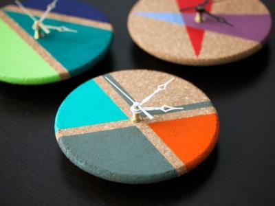 Tự chế đồng hồ treo tường đầy màu sắc