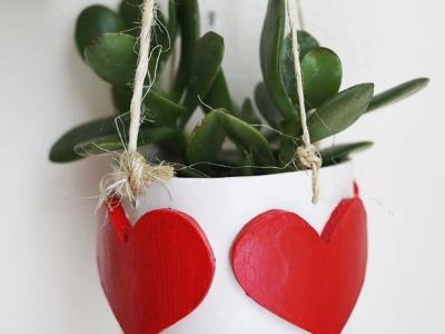 Tận dụng lọ hoa làm bí ngô đón Halloween