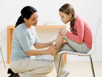 Dùng băng dính để vết thương không để lại sẹo