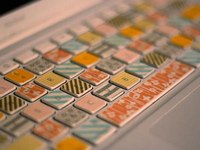 Trang trí đồ vật với băng dính màu