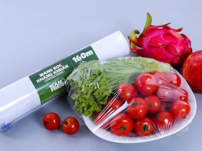 Các bà nội trợ đang sử dụng màng bọc thực phẩm một cách nguy hiểm