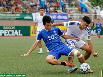 Băng dính trong bóng đá phủi