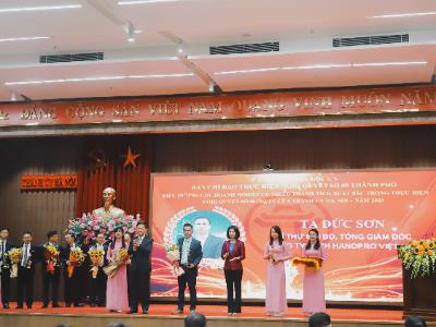 Hanopro nhận cúp biểu dương DN đạt thành tích xuất sắc của thành uỷ Hà Nội năm 2023